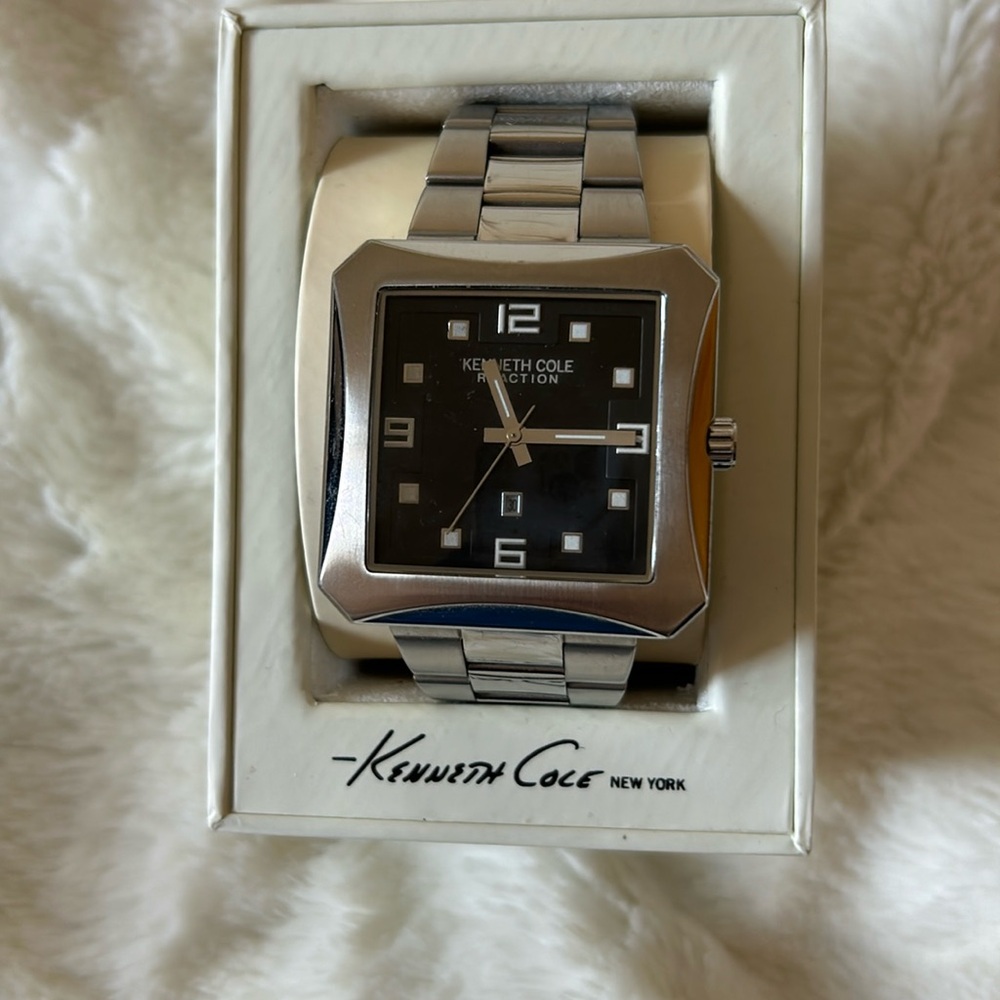 Unisex Kenneth Cole reaction slimline retro watch